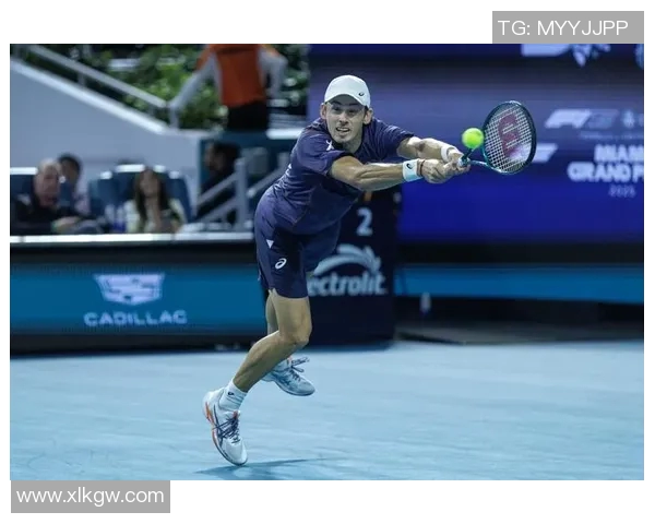 重庆网球队在大师赛中的团队协作表现分析与点评